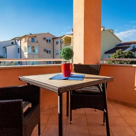 In Mit Eigenem Balkon Apartment Pula
